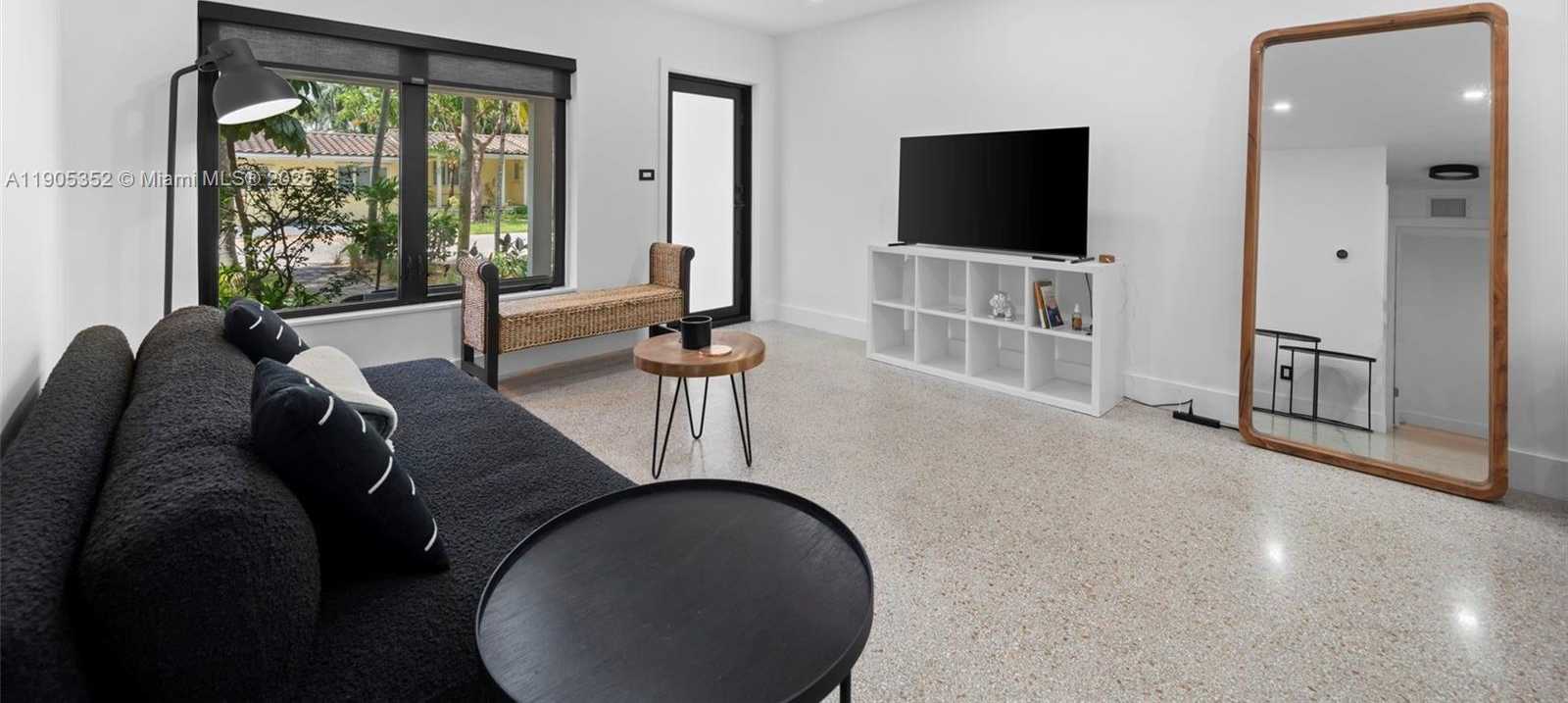 Small Image of 829 SOUTH WEST 4TH CT, Fort Lauderdale Number 5