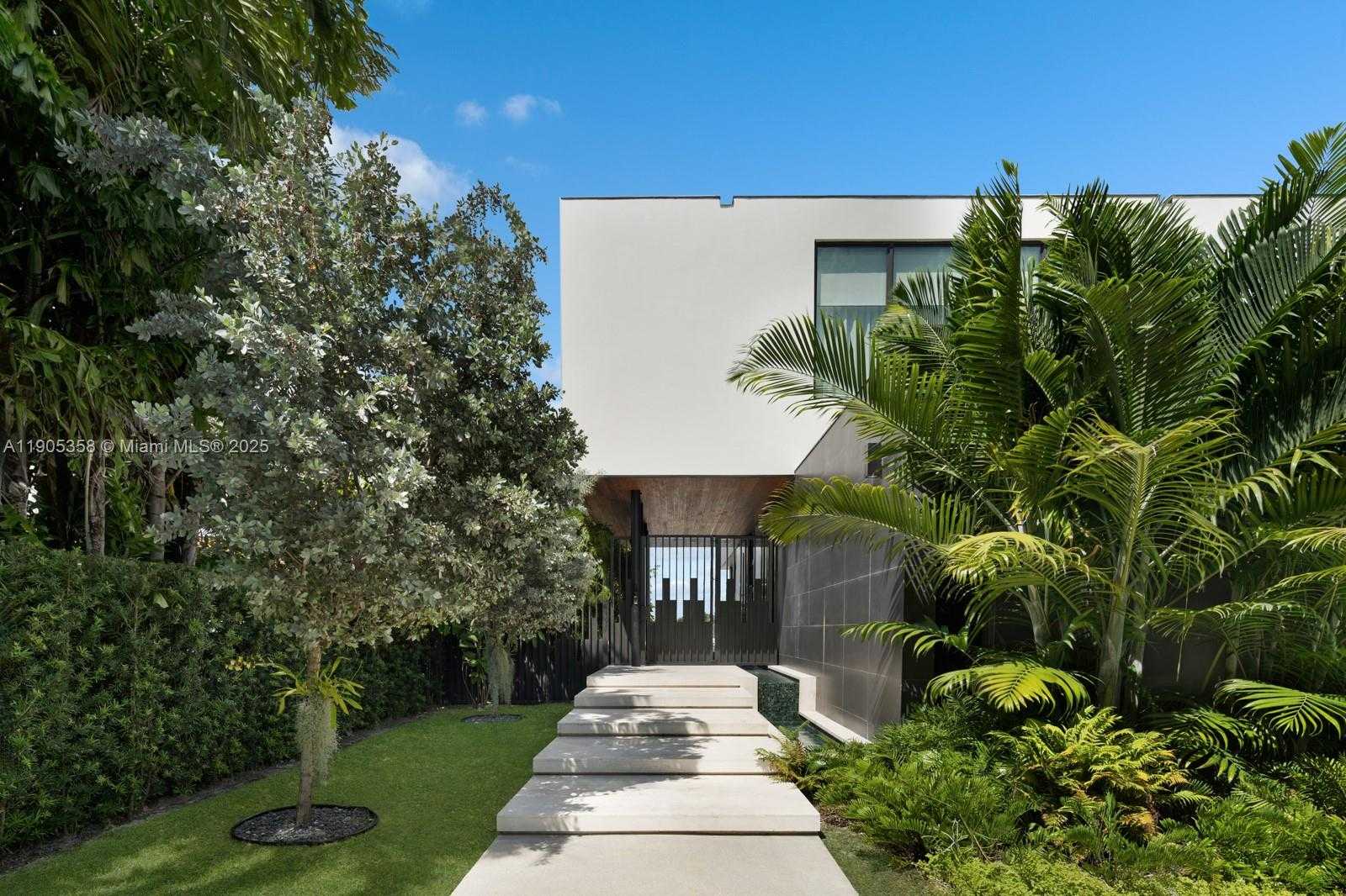 Small Image of 1165 NORTH BISCAYNE POINT RD, Miami Beach Number 1