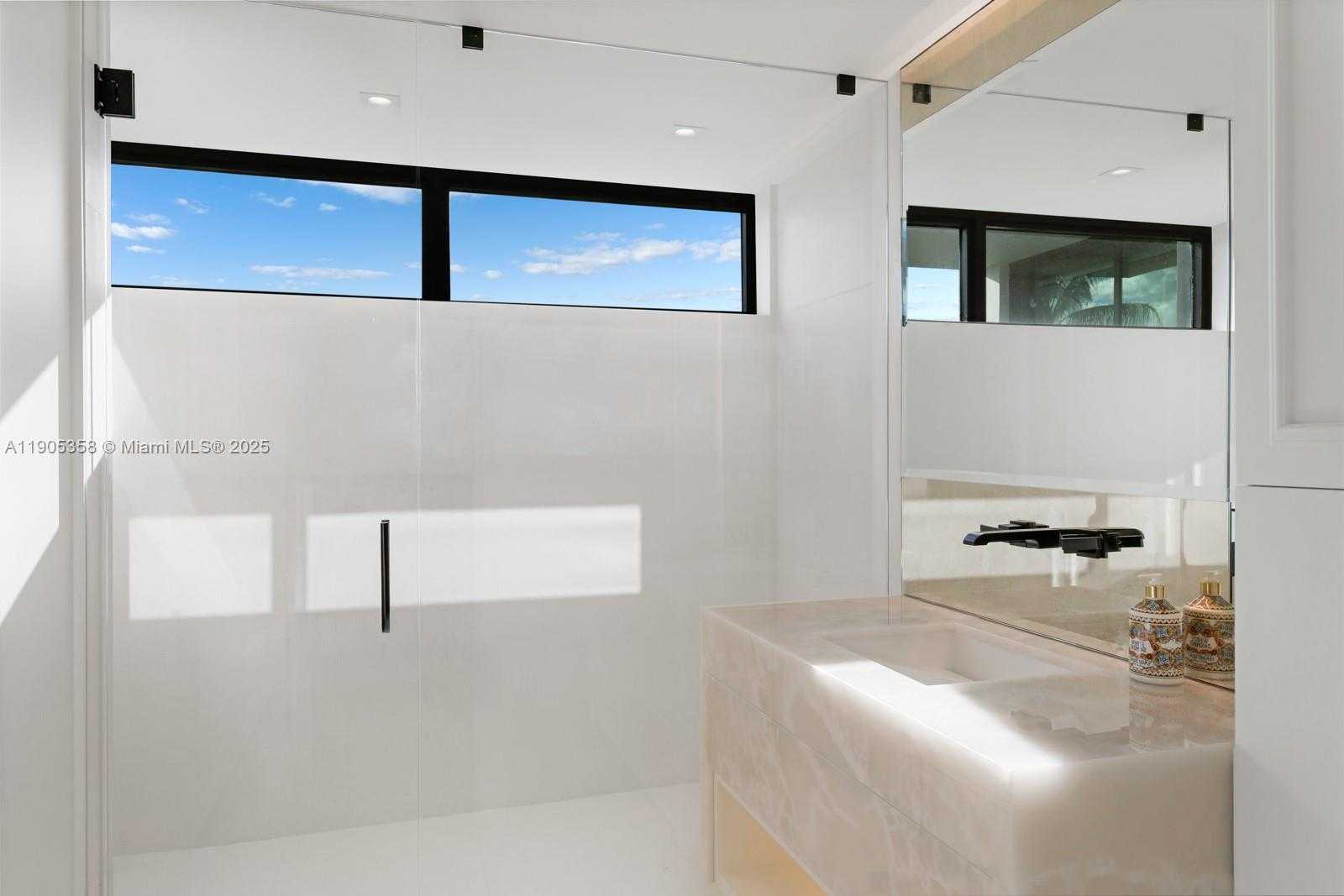 Small Image of 1165 NORTH BISCAYNE POINT RD, Miami Beach Number 22