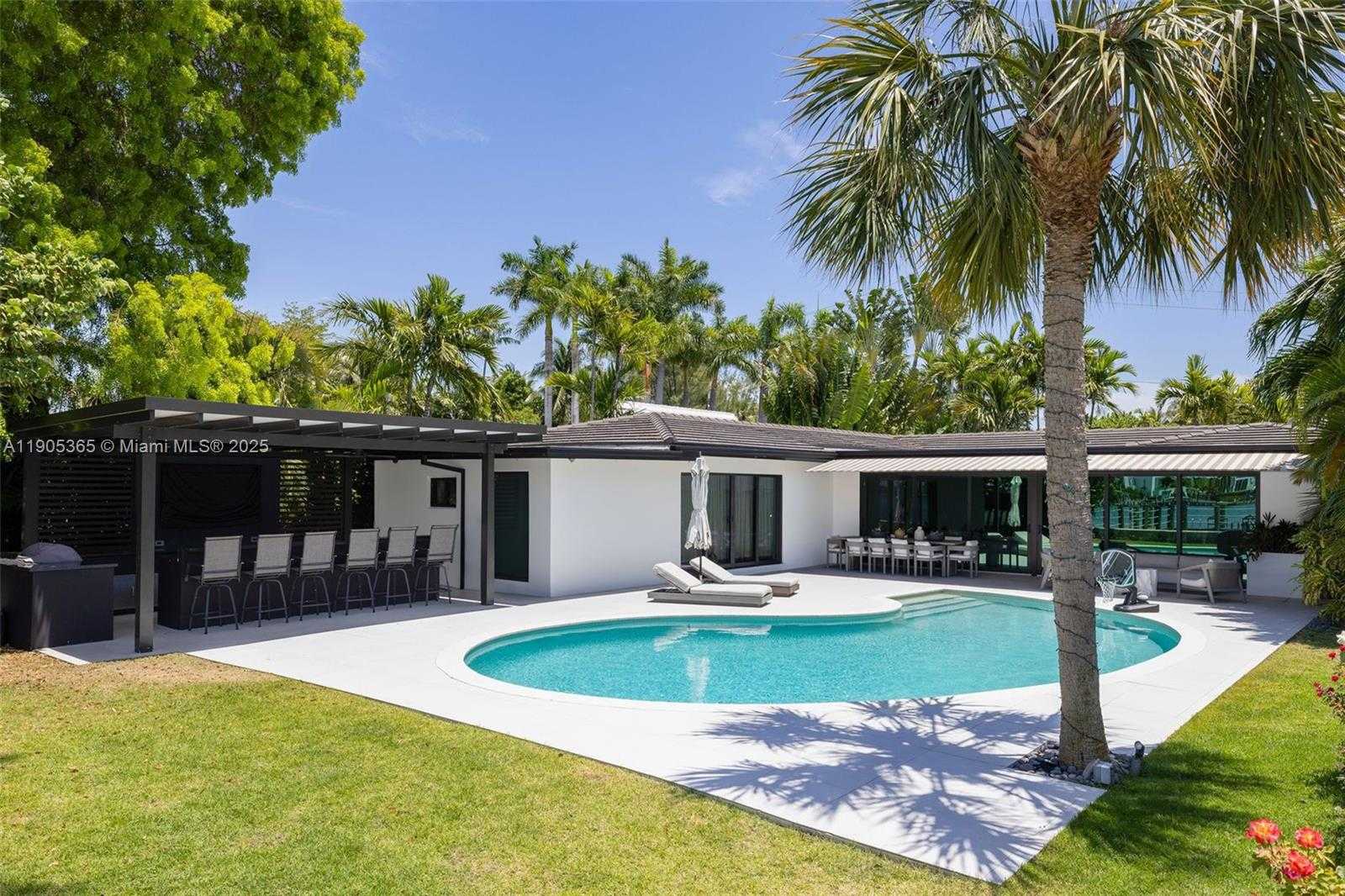 Small Image of 1155 NORTH BISCAYNE POINT RD, Miami Beach Number 1