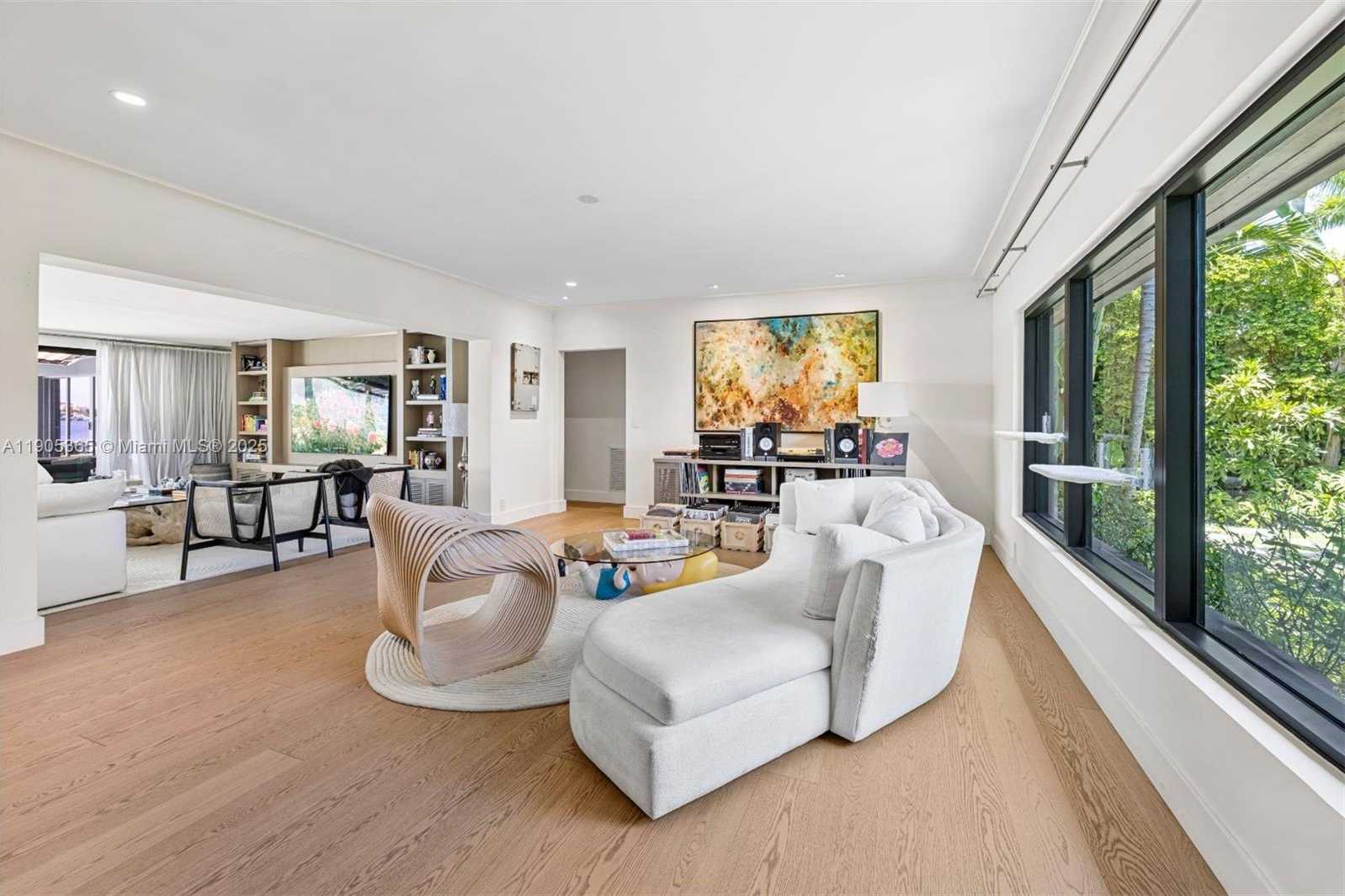 Small Image of 1155 NORTH BISCAYNE POINT RD, Miami Beach Number 3