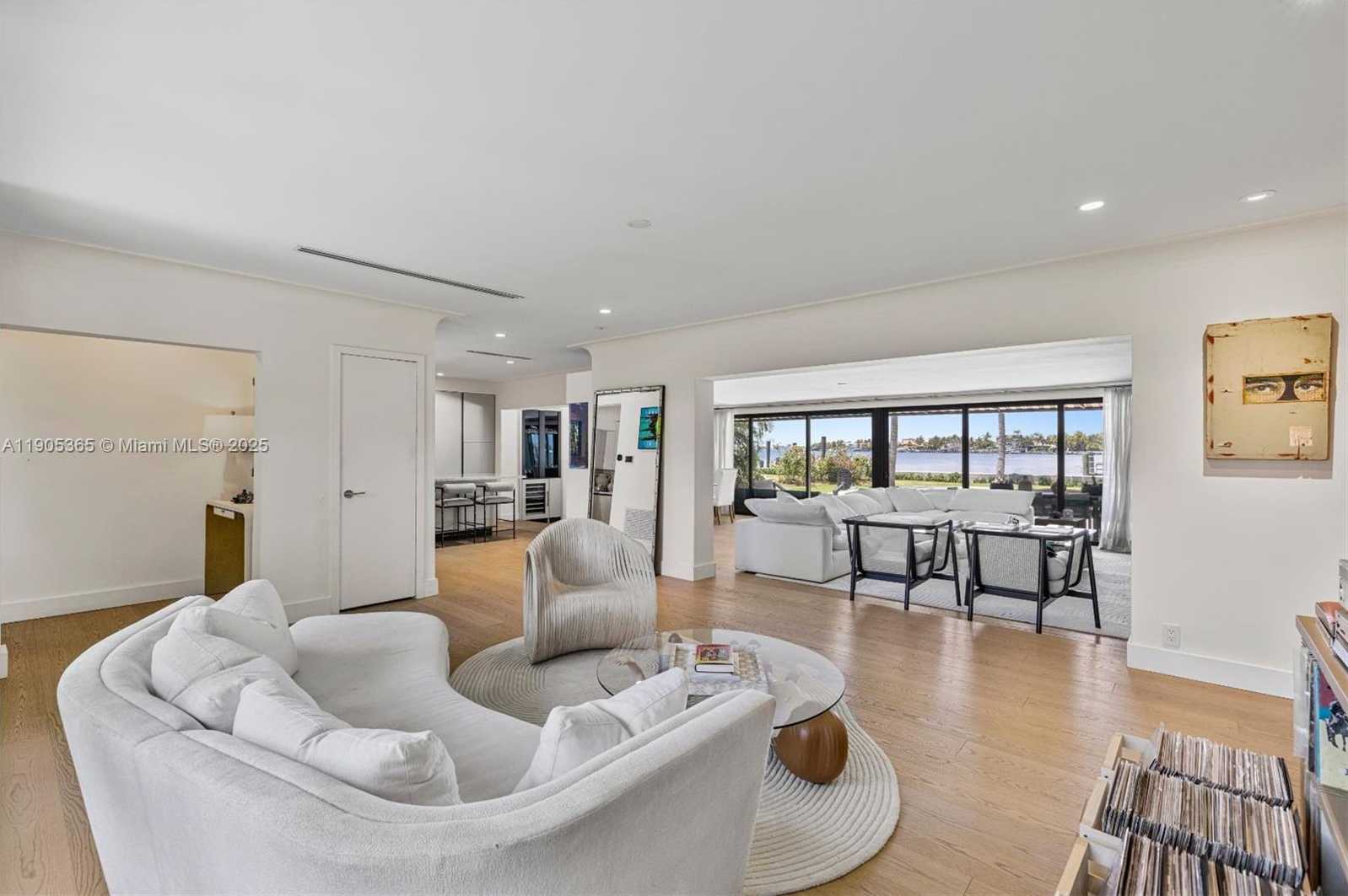 Small Image of 1155 NORTH BISCAYNE POINT RD, Miami Beach Number 4