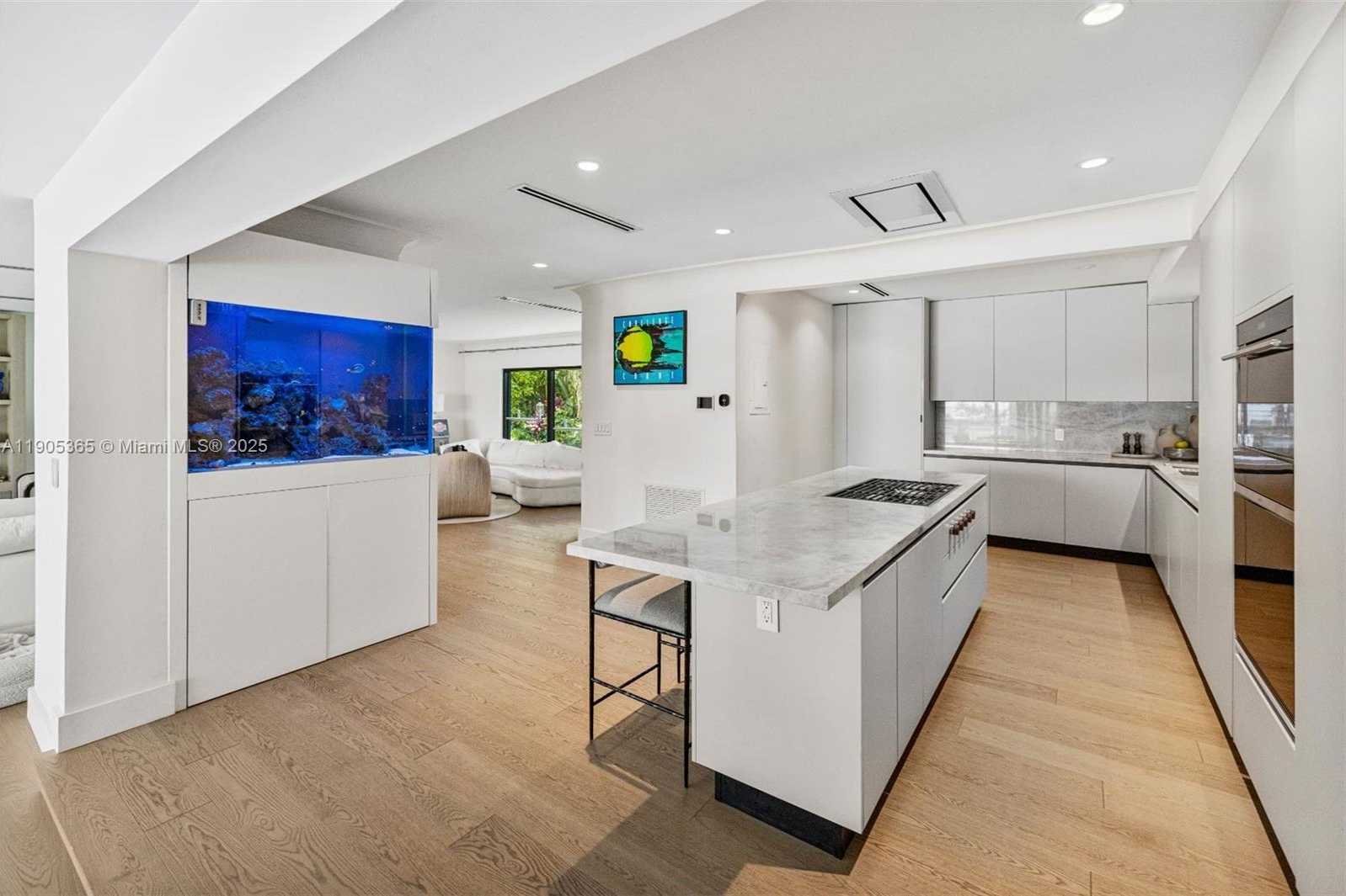 Small Image of 1155 NORTH BISCAYNE POINT RD, Miami Beach Number 6