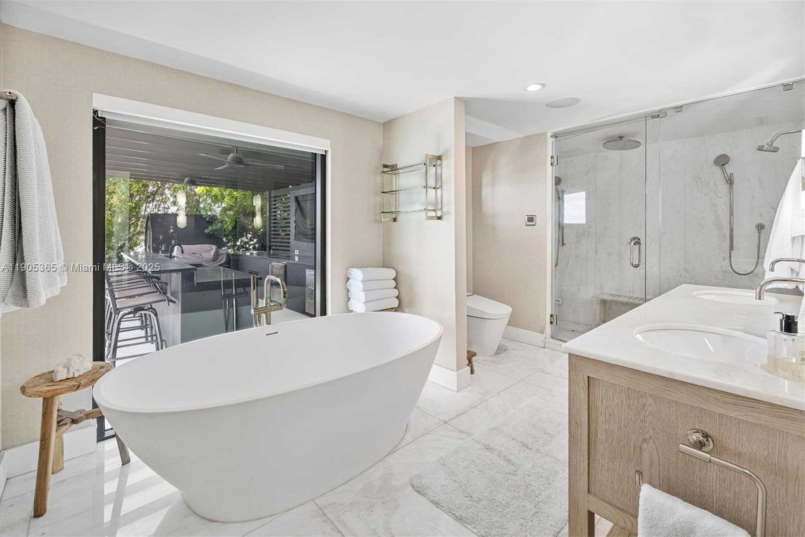 Small Image of 1155 NORTH BISCAYNE POINT RD, Miami Beach Number 9