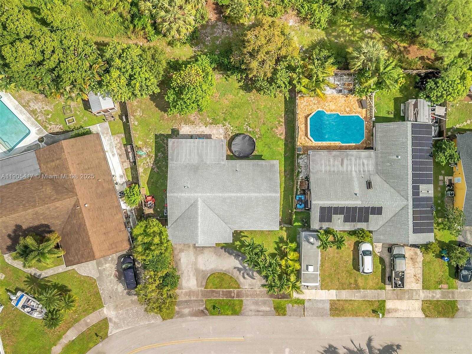 Small Image of 1027 SOUTH WEST 49TH TER, Margate Number 2