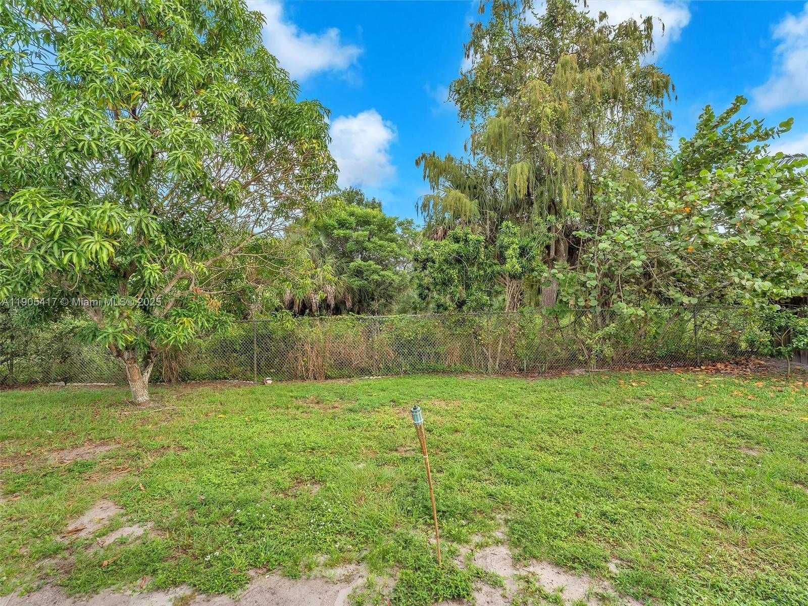 Small Image of 1027 SOUTH WEST 49TH TER, Margate Number 26