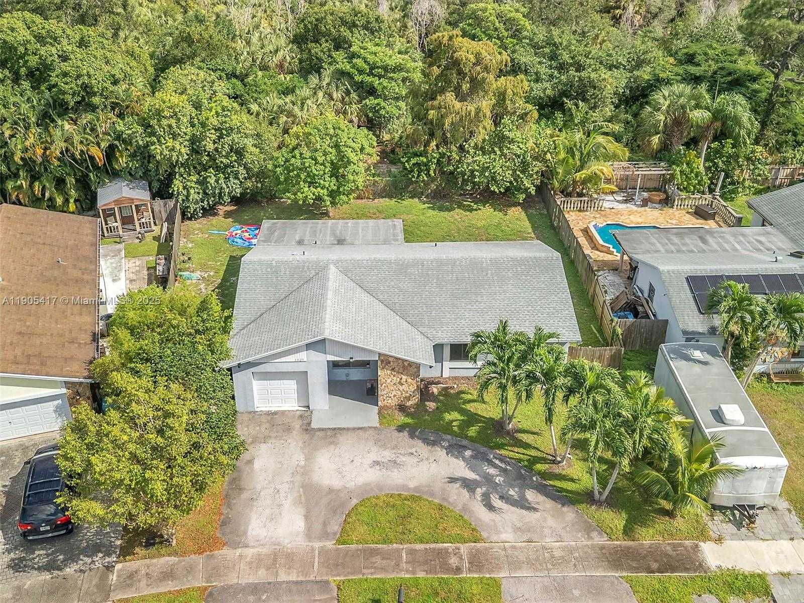 Small Image of 1027 SOUTH WEST 49TH TER, Margate Number 4