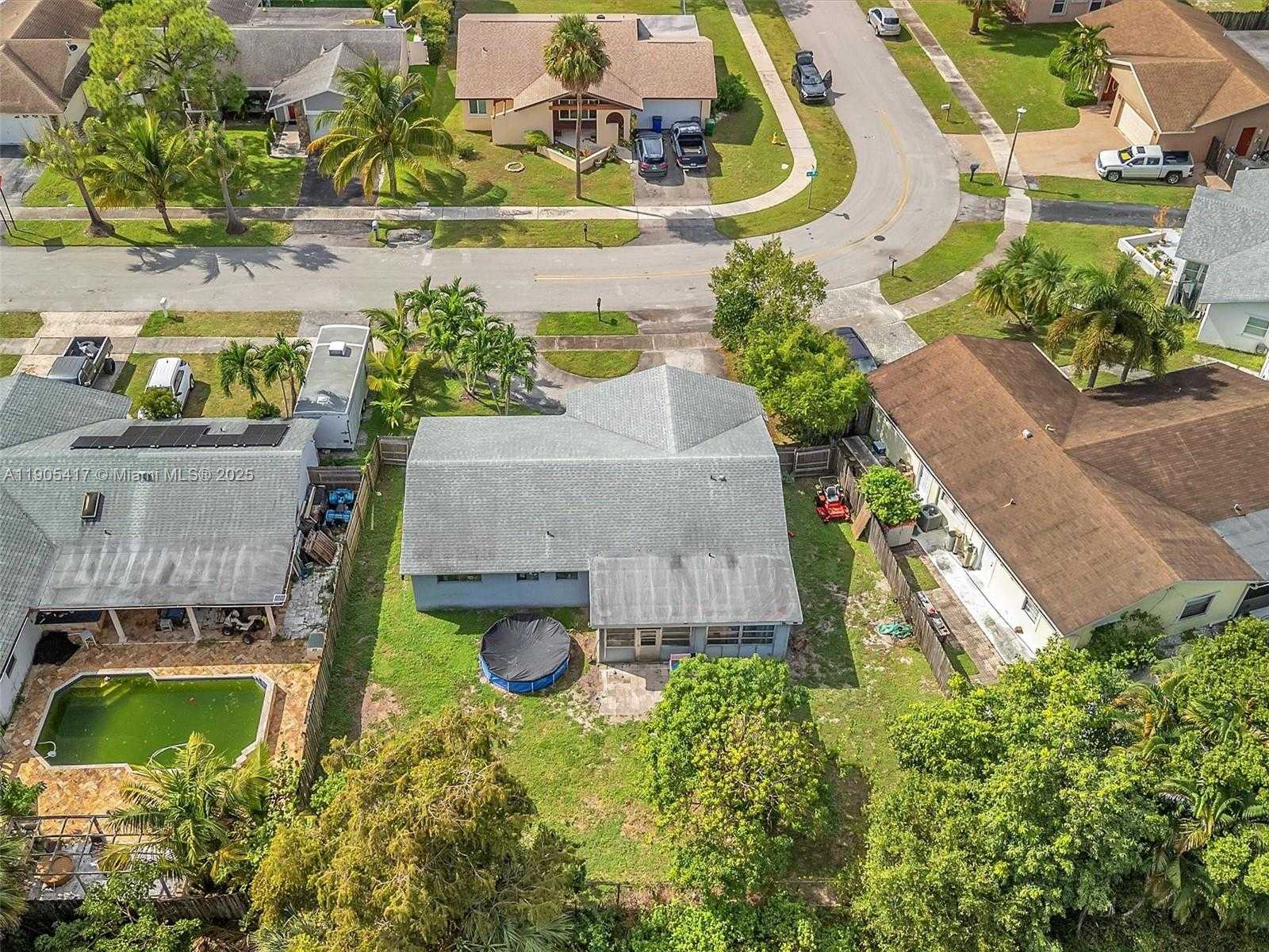 Small Image of 1027 SOUTH WEST 49TH TER, Margate Number 7