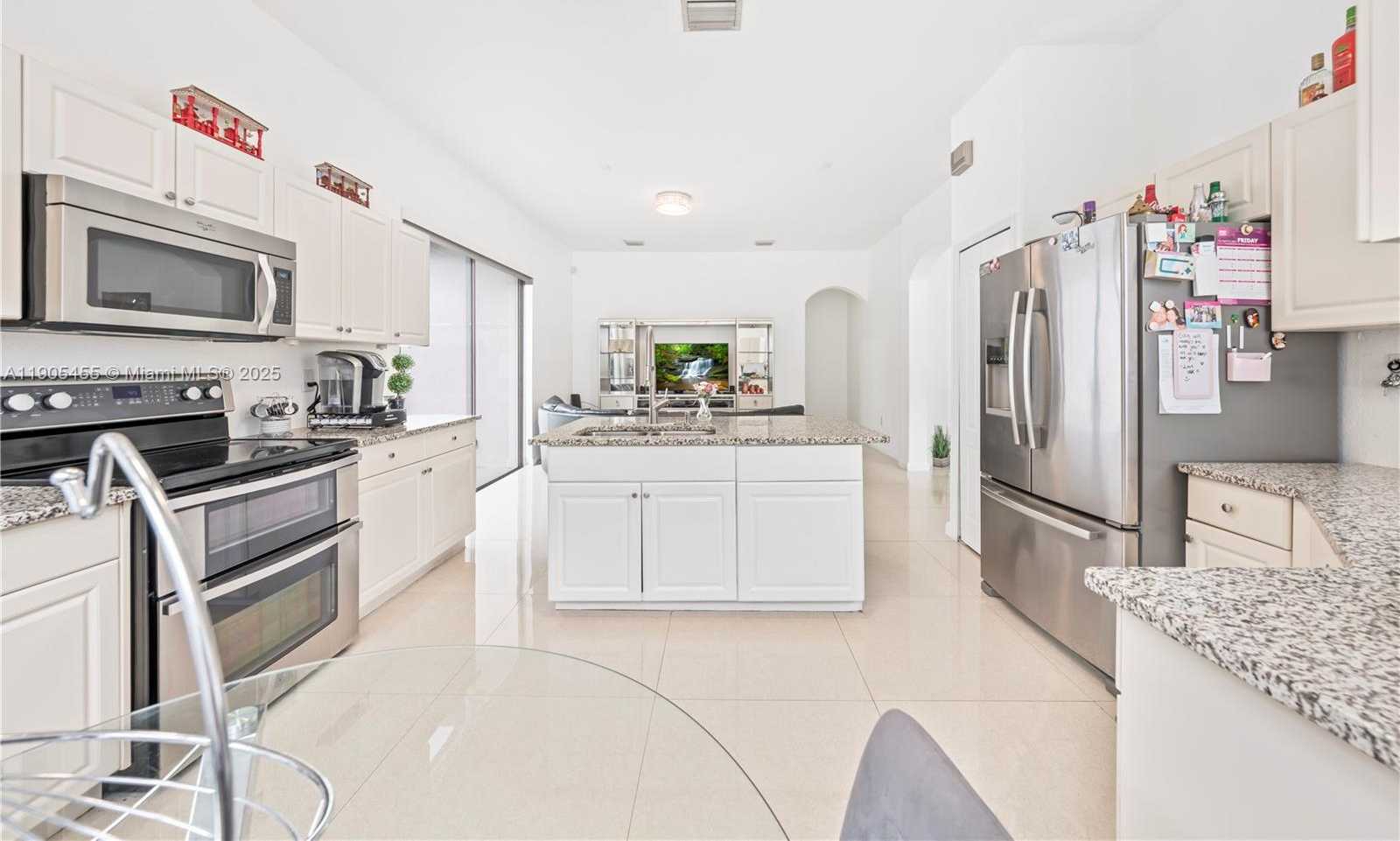 Small Image of 18000 NORTH WEST 90TH PL, Hialeah Number 11