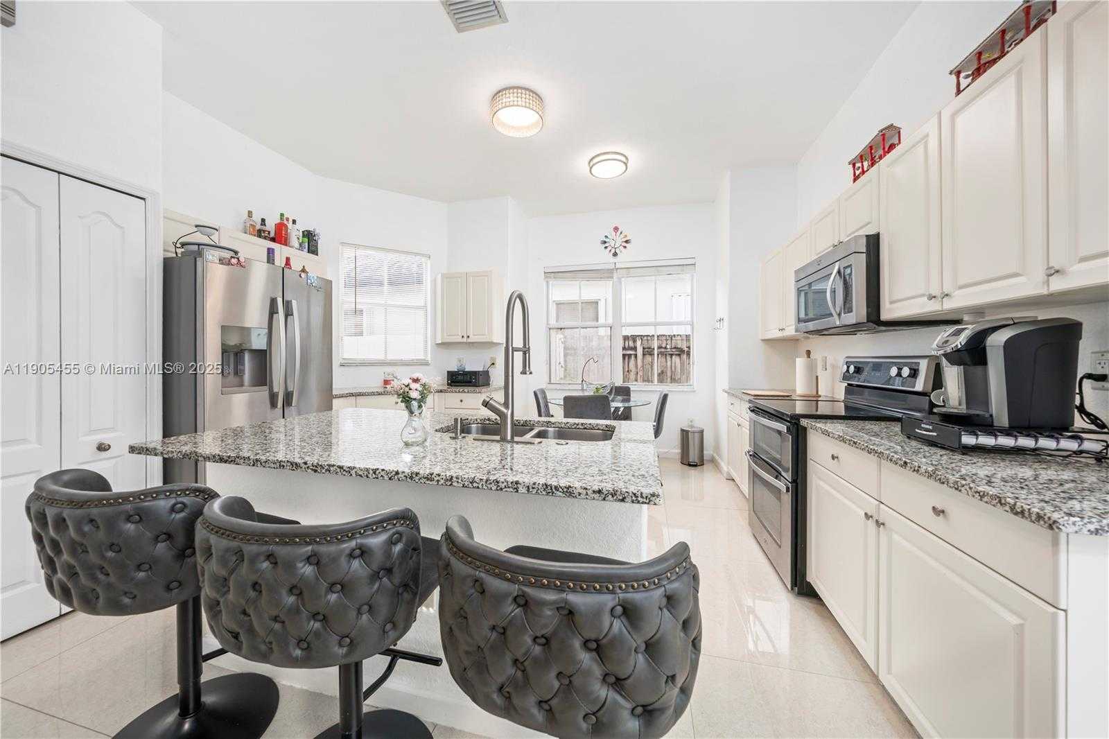 Small Image of 18000 NORTH WEST 90TH PL, Hialeah Number 12