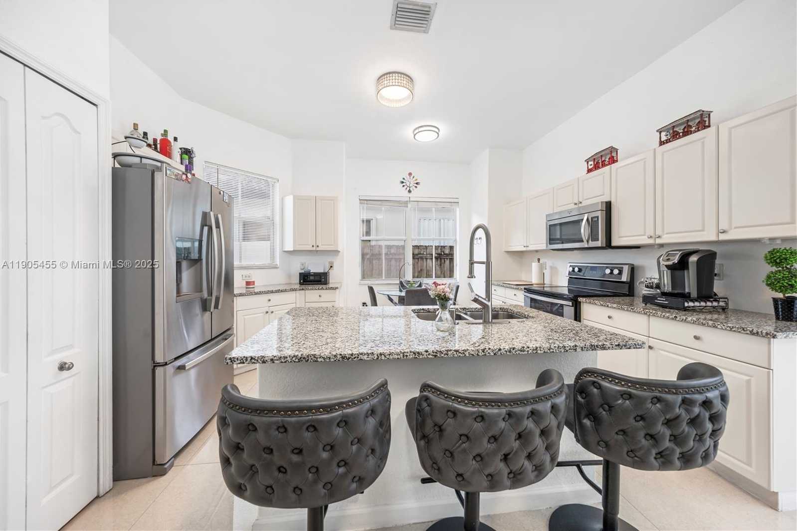 Small Image of 18000 NORTH WEST 90TH PL, Hialeah Number 13