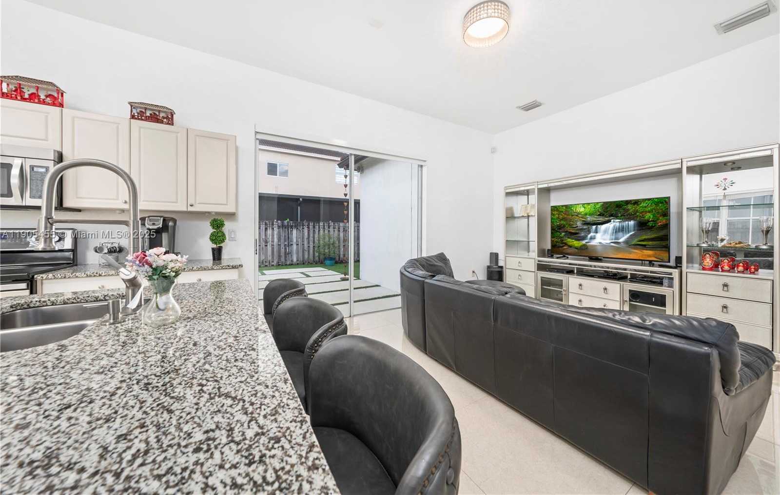 Small Image of 18000 NORTH WEST 90TH PL, Hialeah Number 14