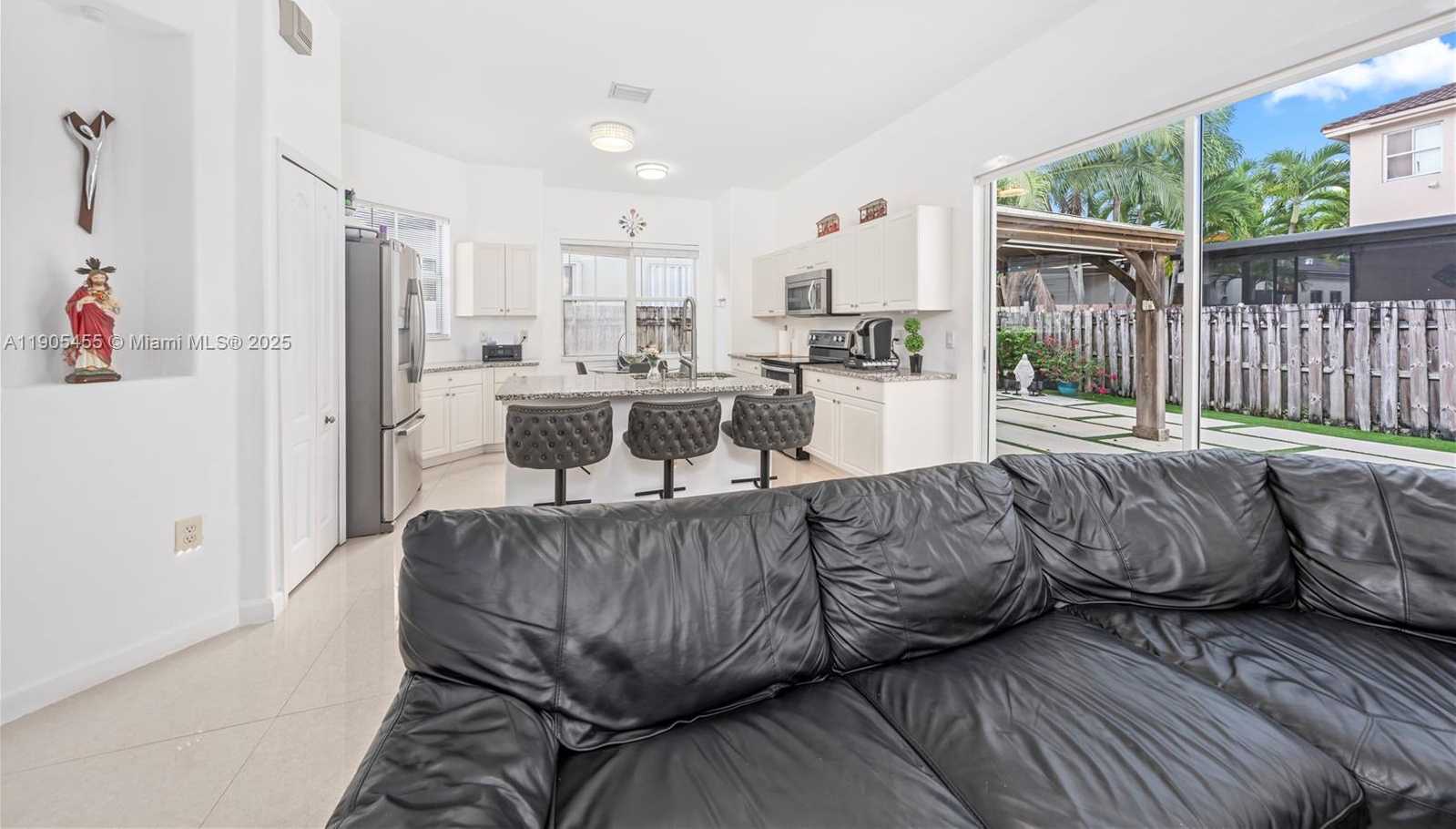 Small Image of 18000 NORTH WEST 90TH PL, Hialeah Number 15