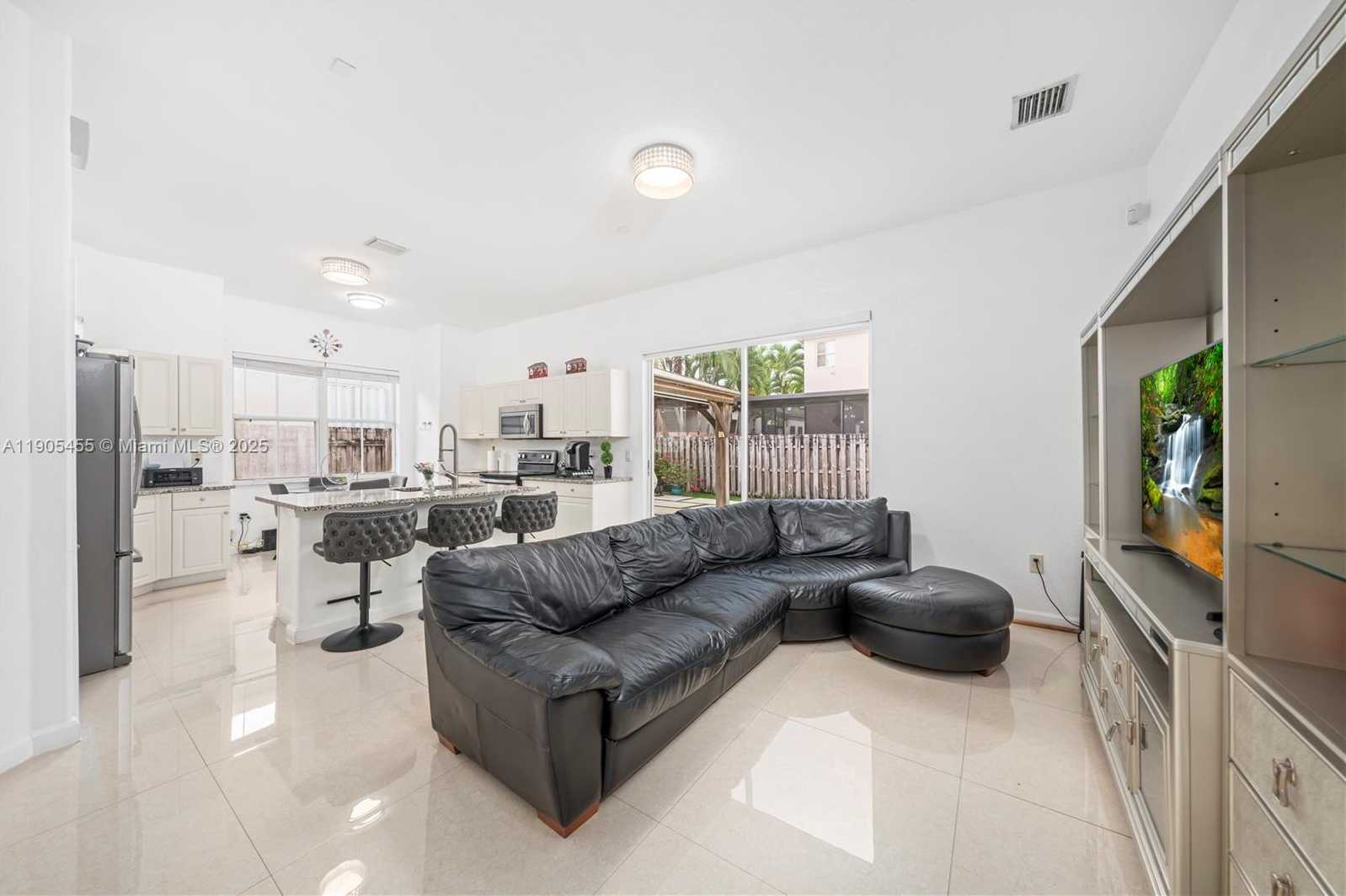 Small Image of 18000 NORTH WEST 90TH PL, Hialeah Number 16