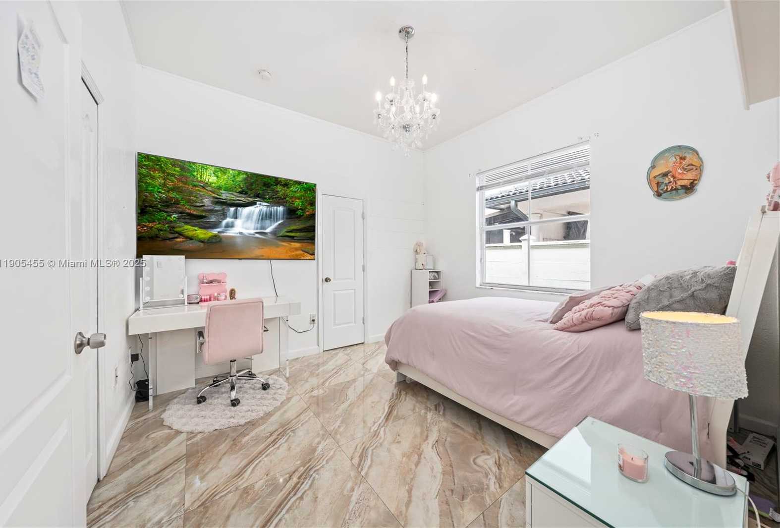 Small Image of 18000 NORTH WEST 90TH PL, Hialeah Number 19