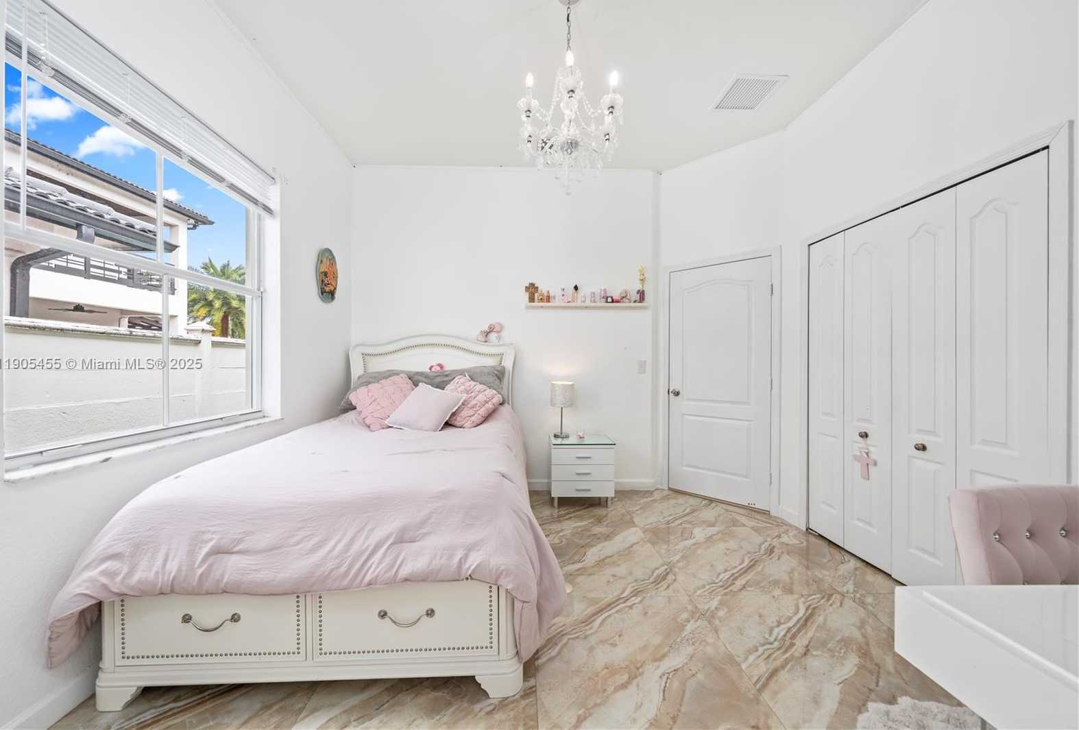 Small Image of 18000 NORTH WEST 90TH PL, Hialeah Number 20