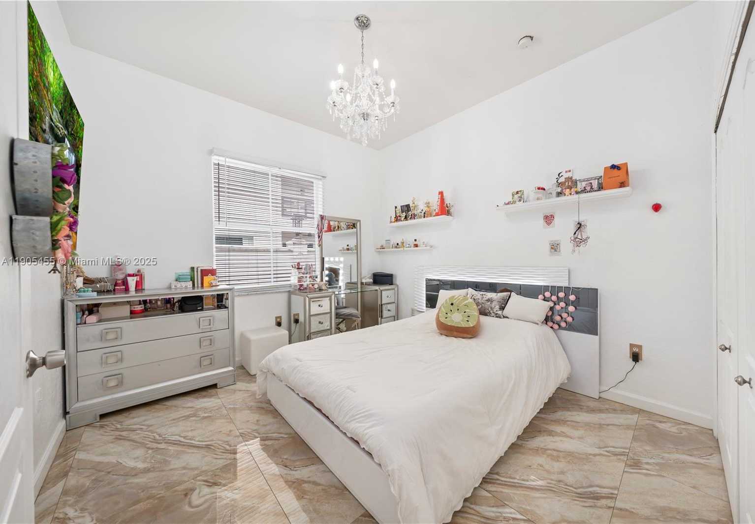 Small Image of 18000 NORTH WEST 90TH PL, Hialeah Number 21