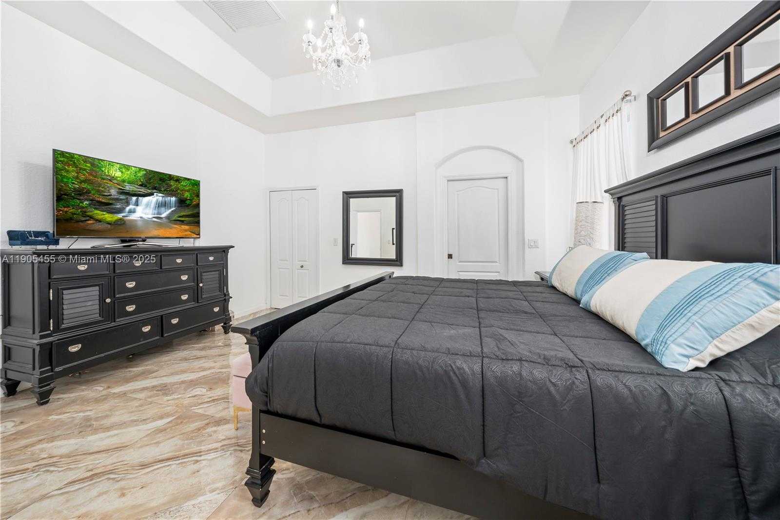 Small Image of 18000 NORTH WEST 90TH PL, Hialeah Number 25