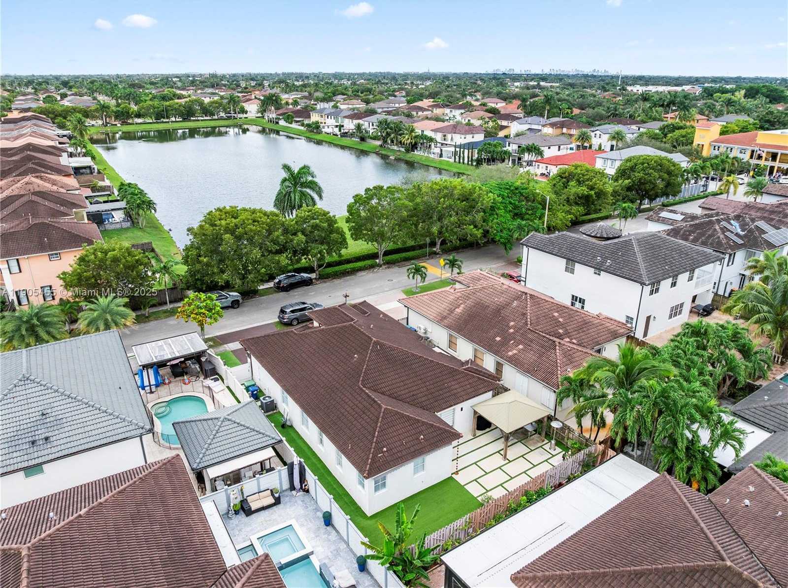 Small Image of 18000 NORTH WEST 90TH PL, Hialeah Number 3