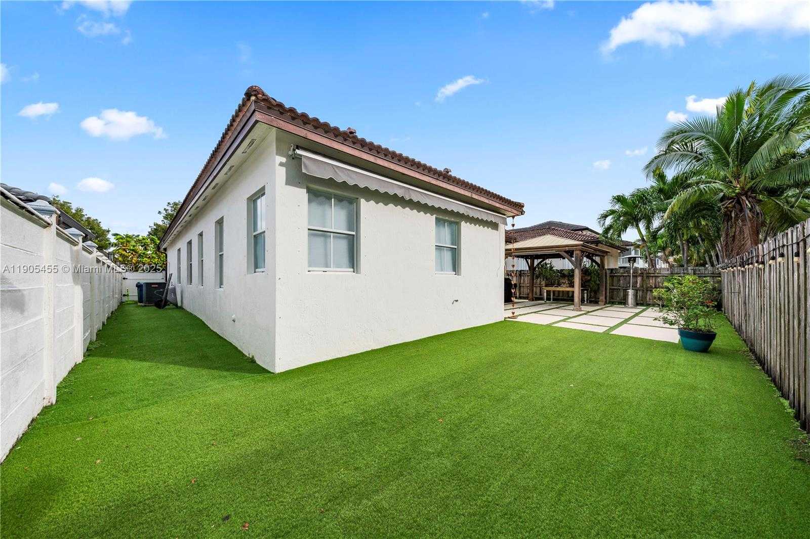 Small Image of 18000 NORTH WEST 90TH PL, Hialeah Number 36