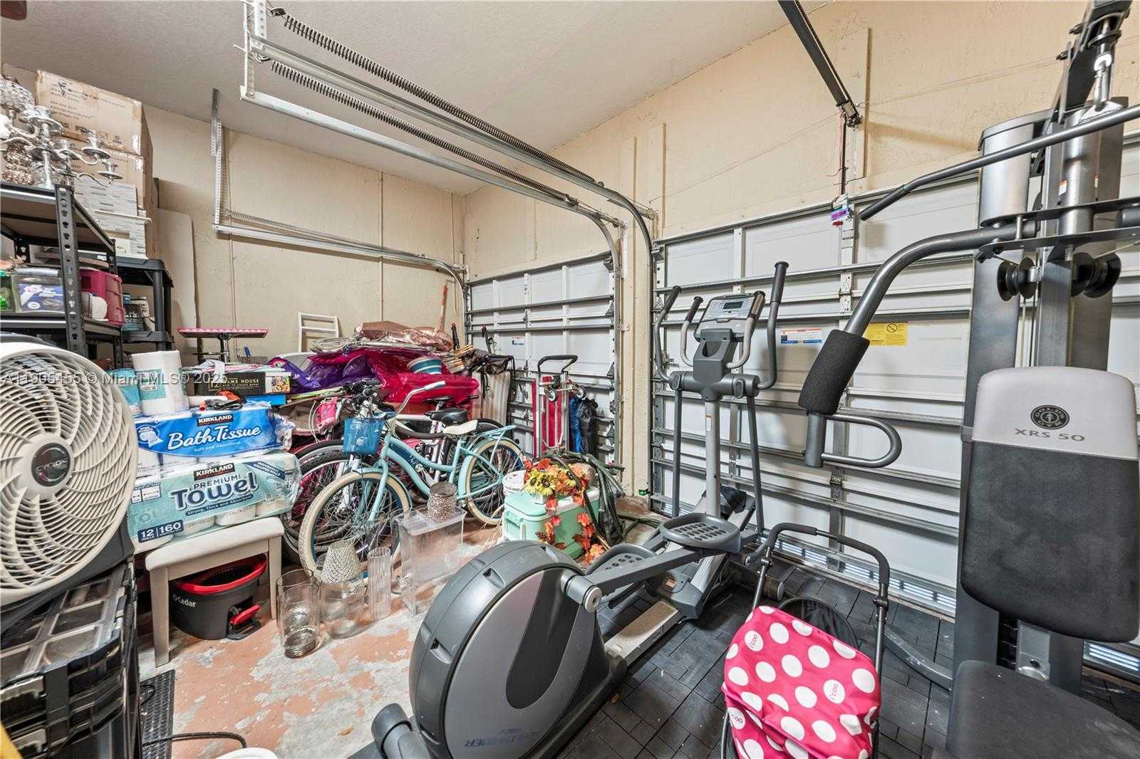 Small Image of 18000 NORTH WEST 90TH PL, Hialeah Number 38