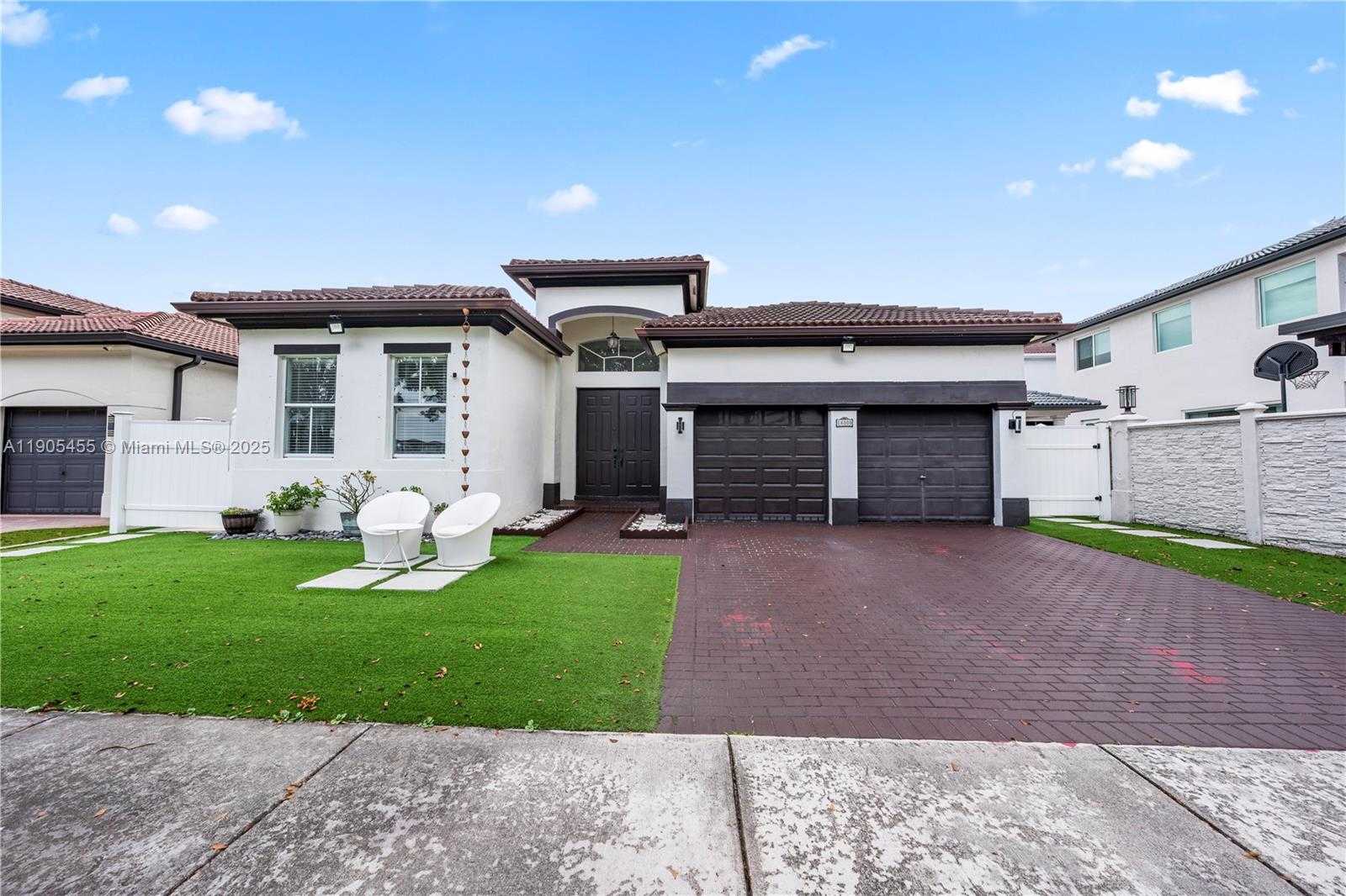 Small Image of 18000 NORTH WEST 90TH PL, Hialeah Number 4