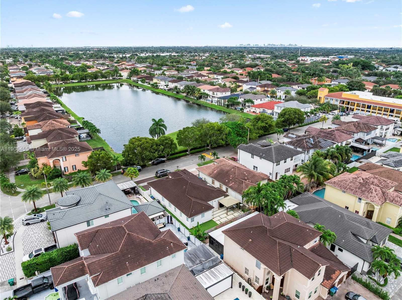 Small Image of 18000 NORTH WEST 90TH PL, Hialeah Number 40