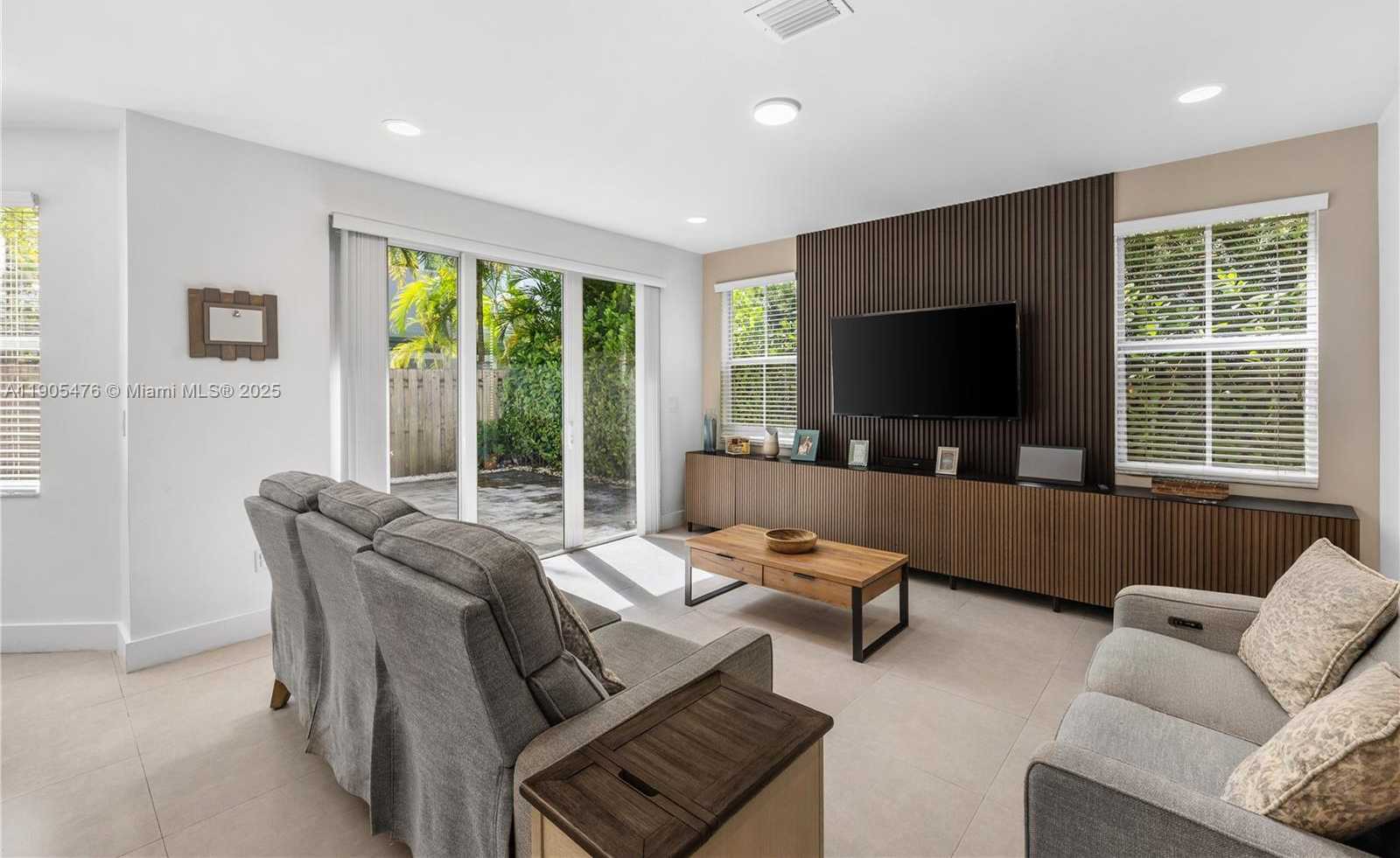 Small Image of 10470 NORTH WEST 69TH TER, Doral Number 23