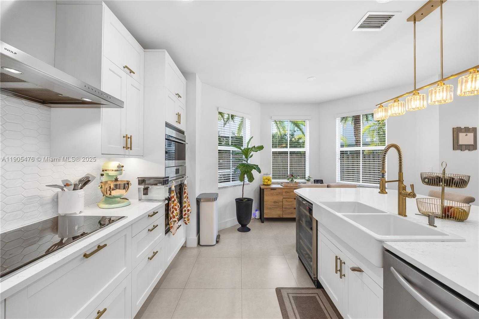 Small Image of 10470 NORTH WEST 69TH TER, Doral Number 31