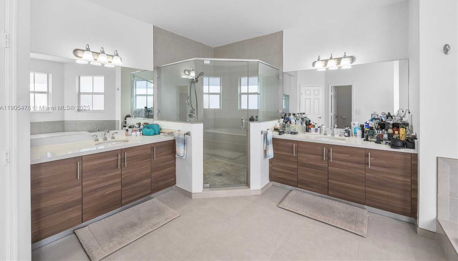 Small Image of 10470 NORTH WEST 69TH TER, Doral Number 36