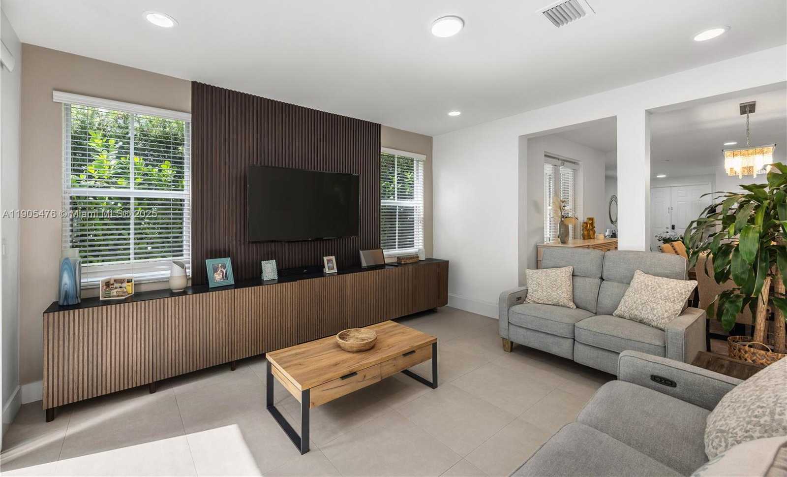 Small Image of 10470 NORTH WEST 69TH TER, Doral Number 37