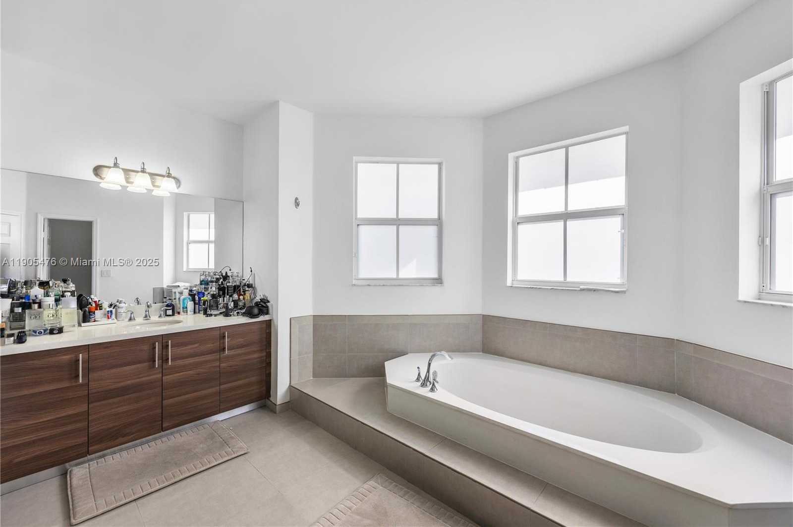 Small Image of 10470 NORTH WEST 69TH TER, Doral Number 43