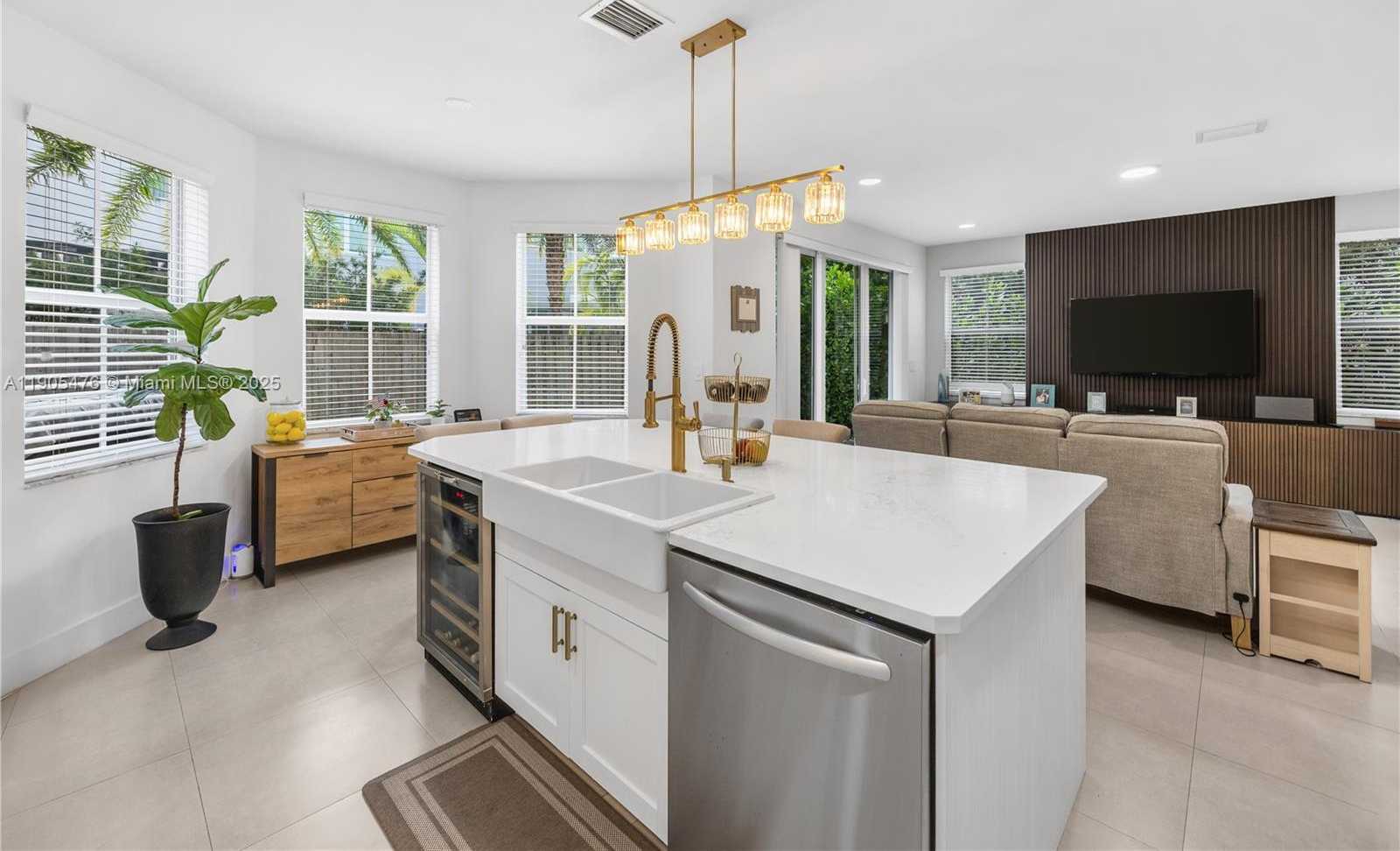 Small Image of 10470 NORTH WEST 69TH TER, Doral Number 44