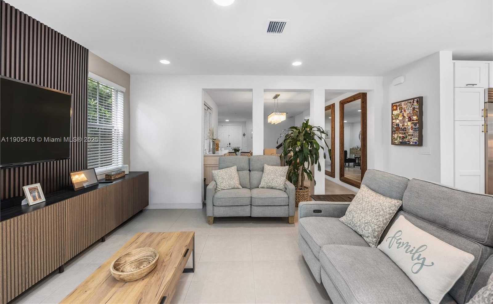 Small Image of 10470 NORTH WEST 69TH TER, Doral Number 52