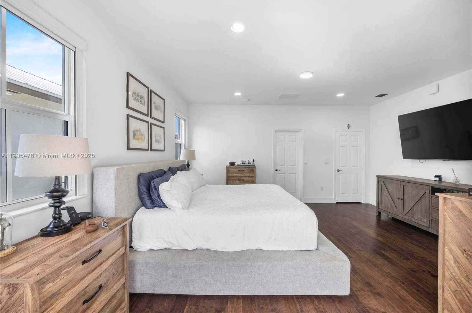 Small Image of 10470 NORTH WEST 69TH TER, Doral Number 53