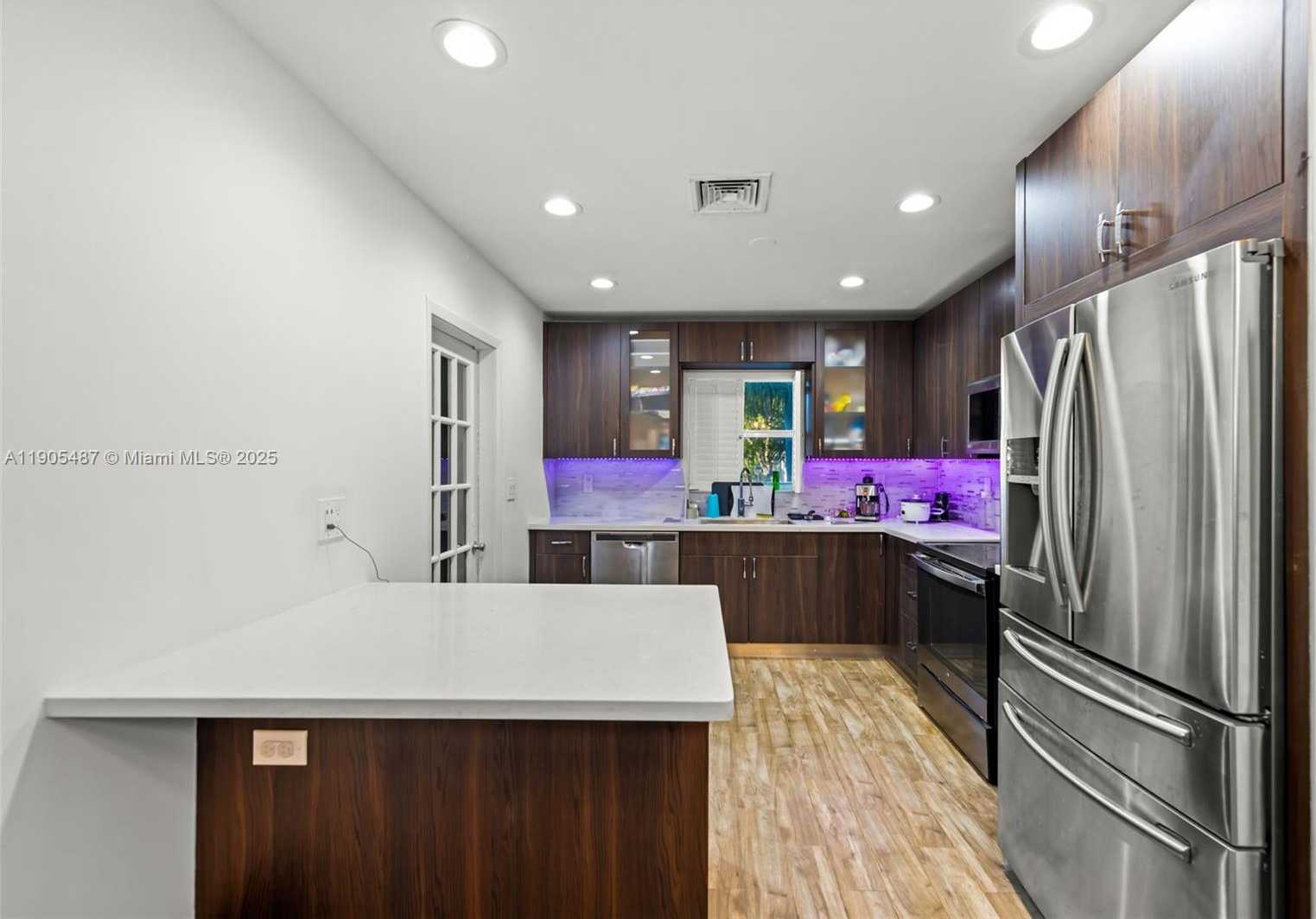 Small Image of 23 SOUTH WEST 8TH ST, Hallandale Beach Number 14