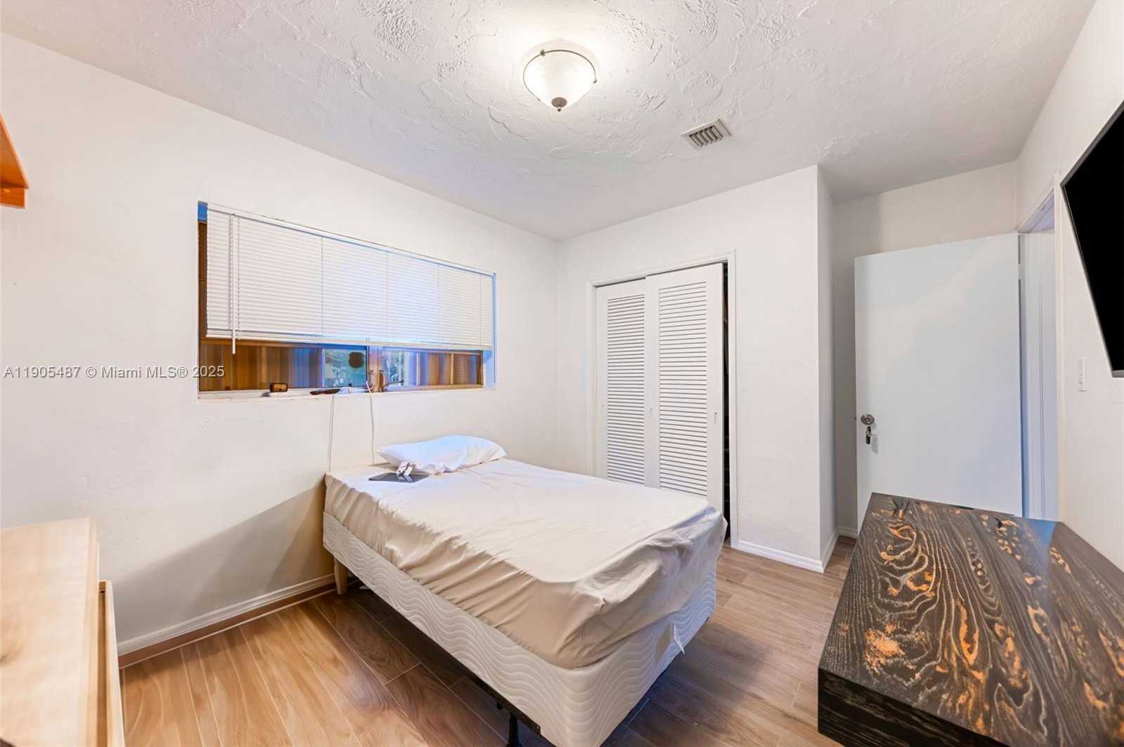 Small Image of 23 SOUTH WEST 8TH ST, Hallandale Beach Number 7