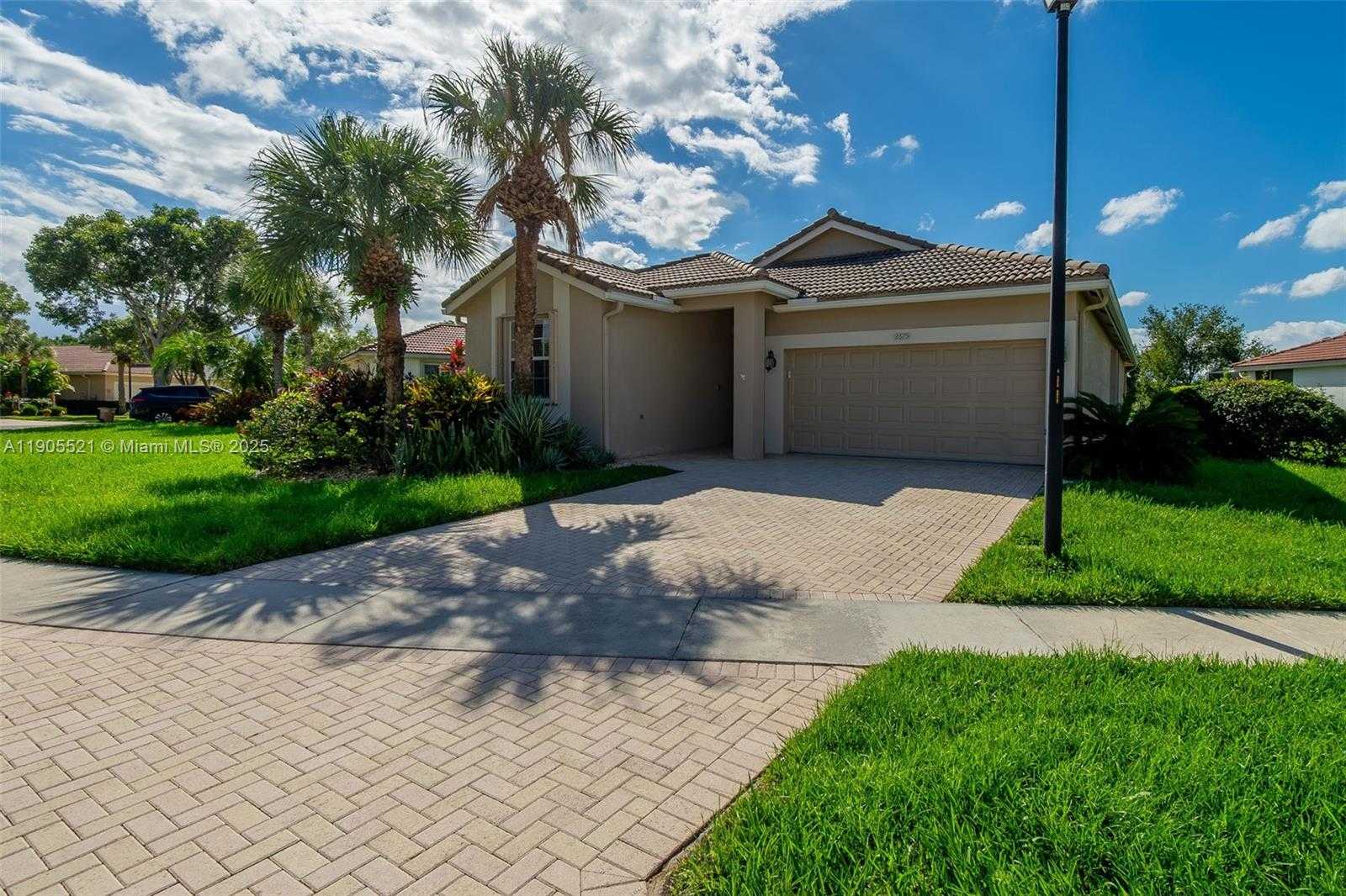 Small Image of 2675 CLIPPER CIR, West Palm Beach Number 2