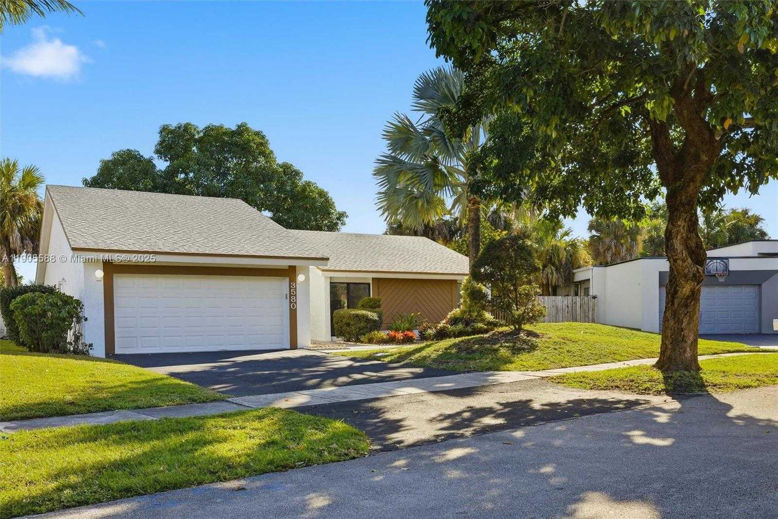 Small Image of 3580 NORTH WEST 73RD AVE, Lauderhill Number 2