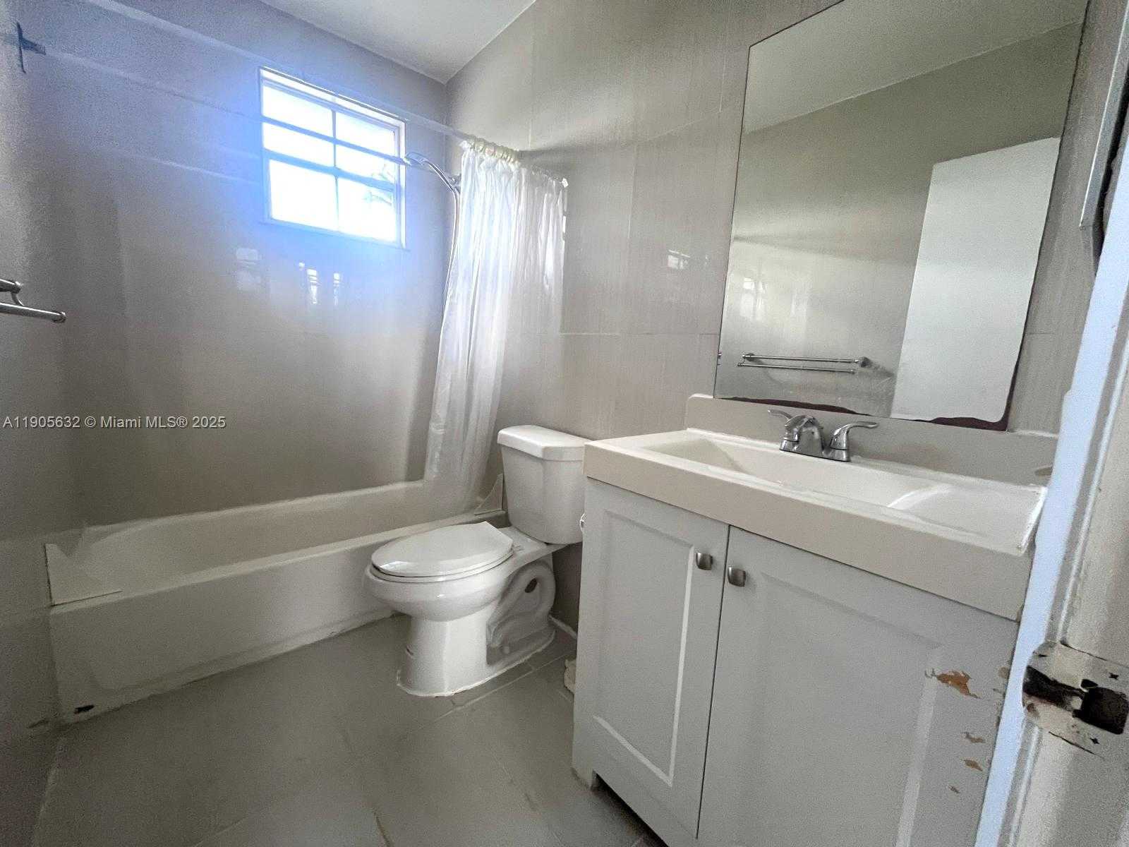 Small Image of 5916 WOODLAND POINT PL, Tamarac Number 12