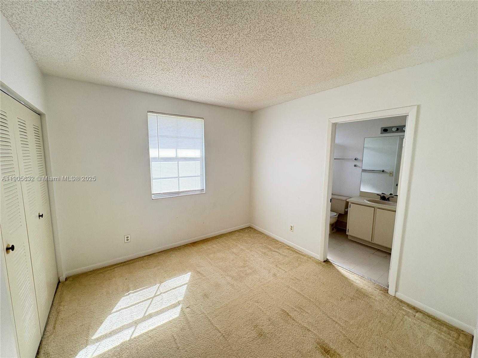 Small Image of 5916 WOODLAND POINT PL, Tamarac Number 13