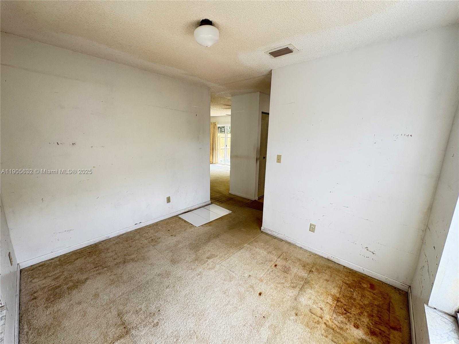 Small Image of 5916 WOODLAND POINT PL, Tamarac Number 5