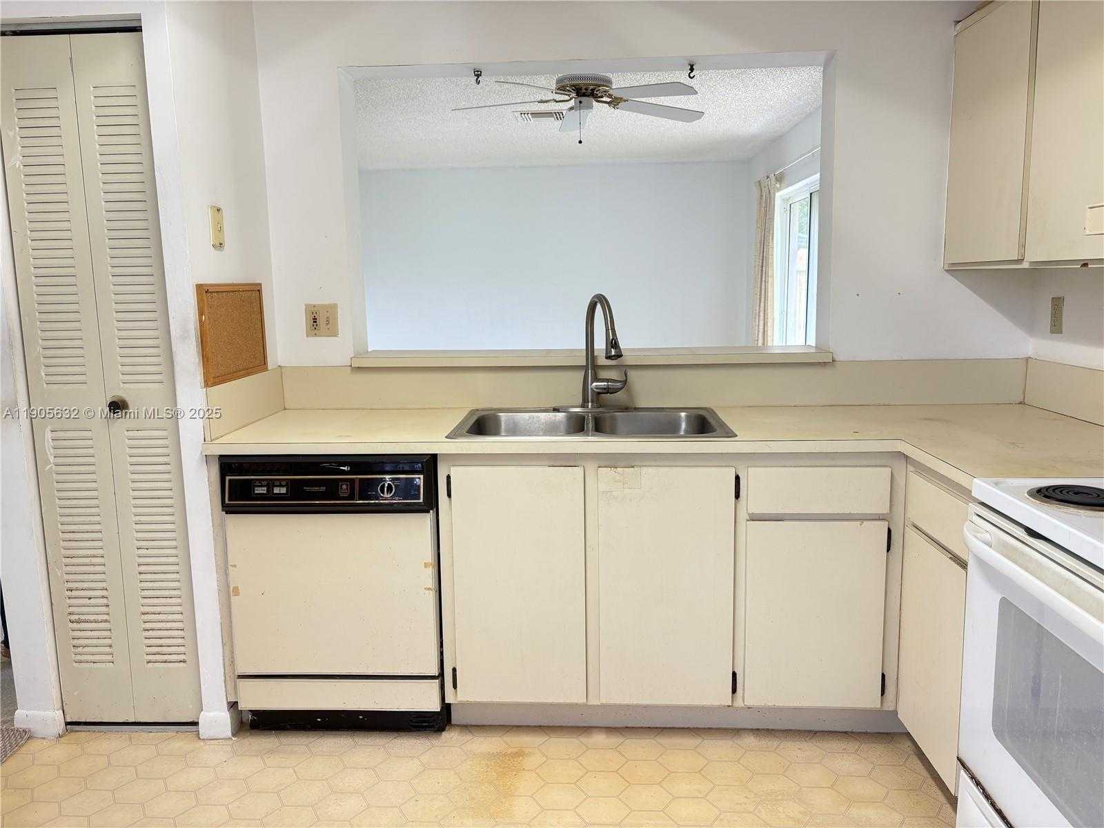 Small Image of 5916 WOODLAND POINT PL, Tamarac Number 6