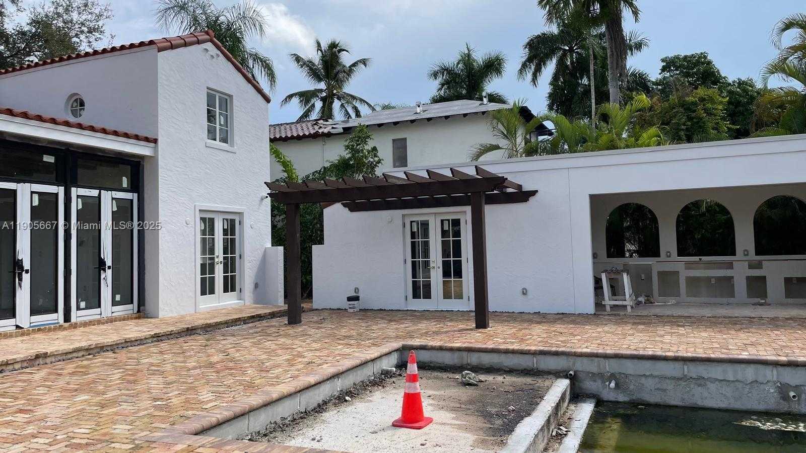 Small Image of 4100 MONSERRATE ST, Coral Gables Number 5