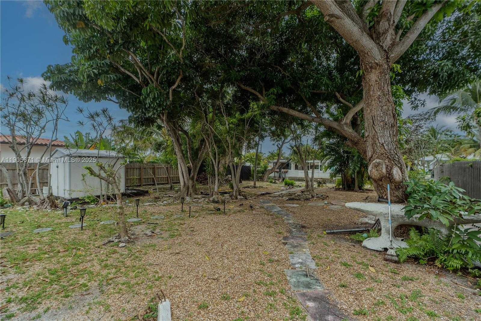 Small Image of 7830 HAWTHORNE AVE, Miami Beach Number 11