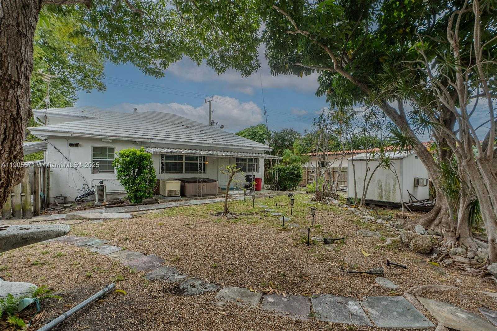 Small Image of 7830 HAWTHORNE AVE, Miami Beach Number 12