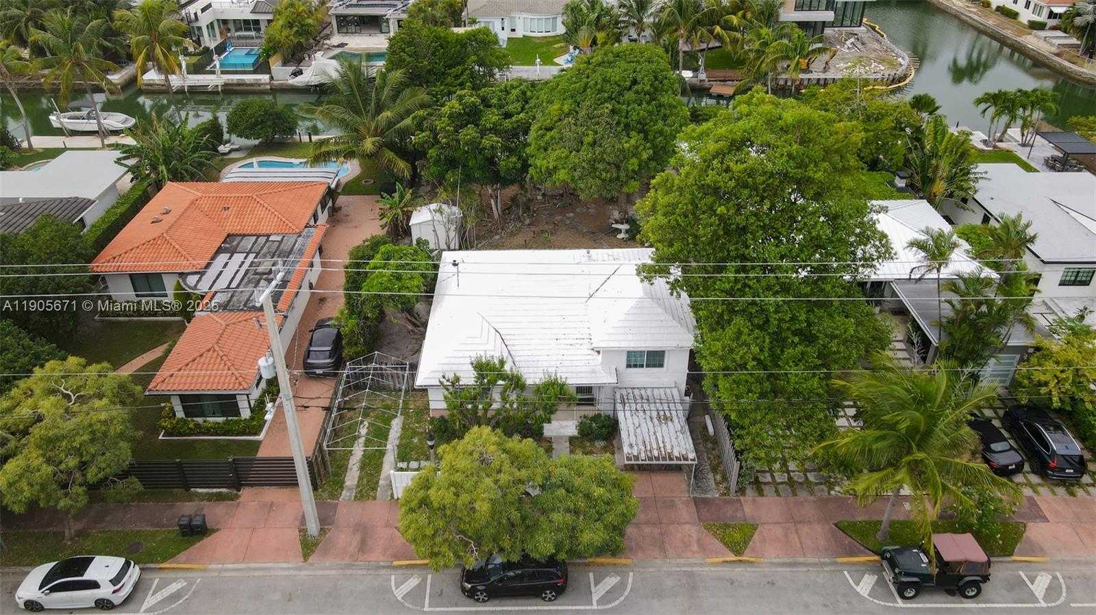 Small Image of 7830 HAWTHORNE AVE, Miami Beach Number 13