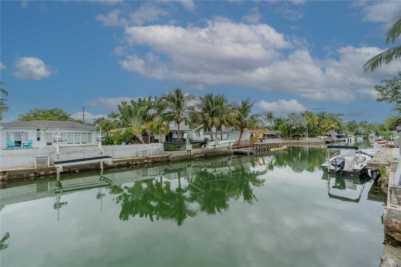 Small Image of 7830 HAWTHORNE AVE, Miami Beach Number 3