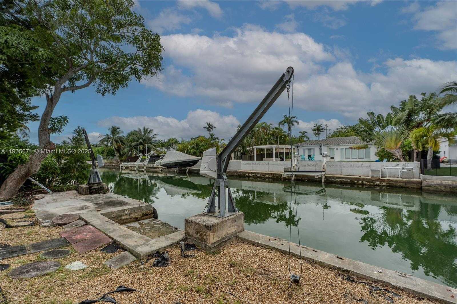 Small Image of 7830 HAWTHORNE AVE, Miami Beach Number 4