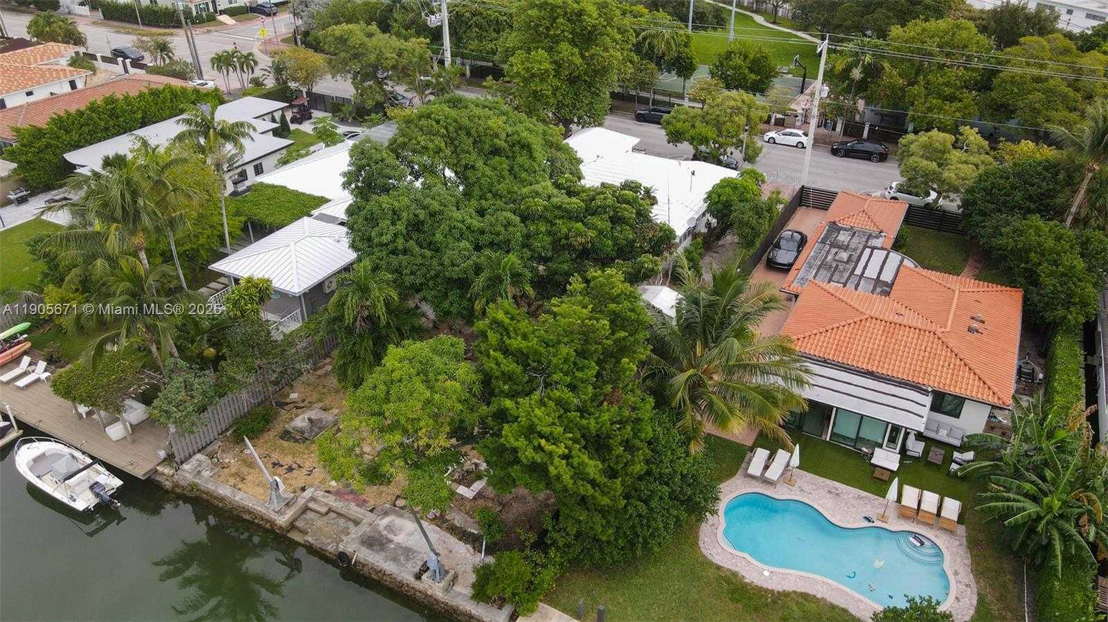 Small Image of 7830 HAWTHORNE AVE, Miami Beach Number 6